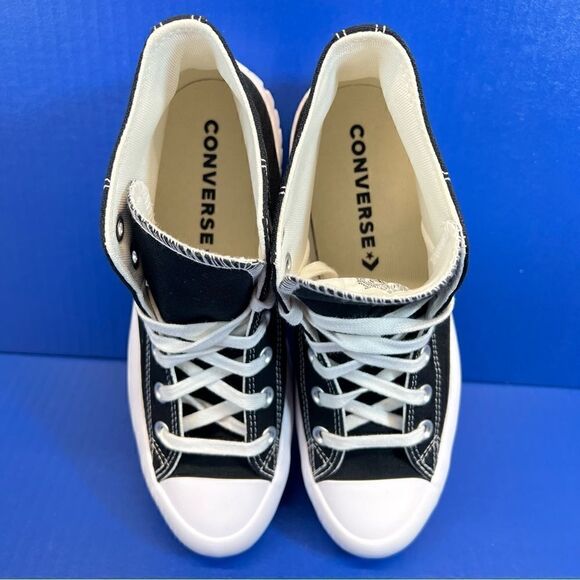 Converse Chuck Taylor All Star Lugged Hi-Top 2.0 Shoes in Black/White Canvas - Picture 9 of 11